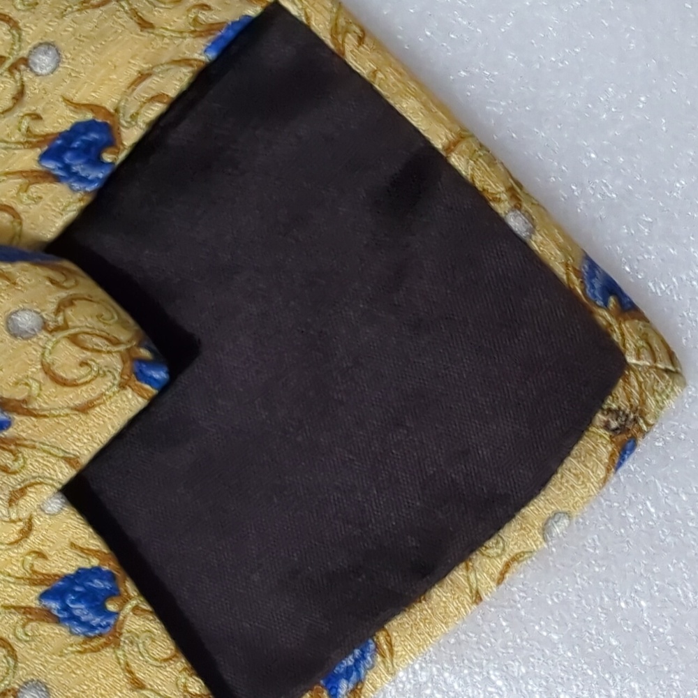 Van Heusen Silk Tie Gold and Blue Size 3 3/4" x 58" - Picture 4 of 5